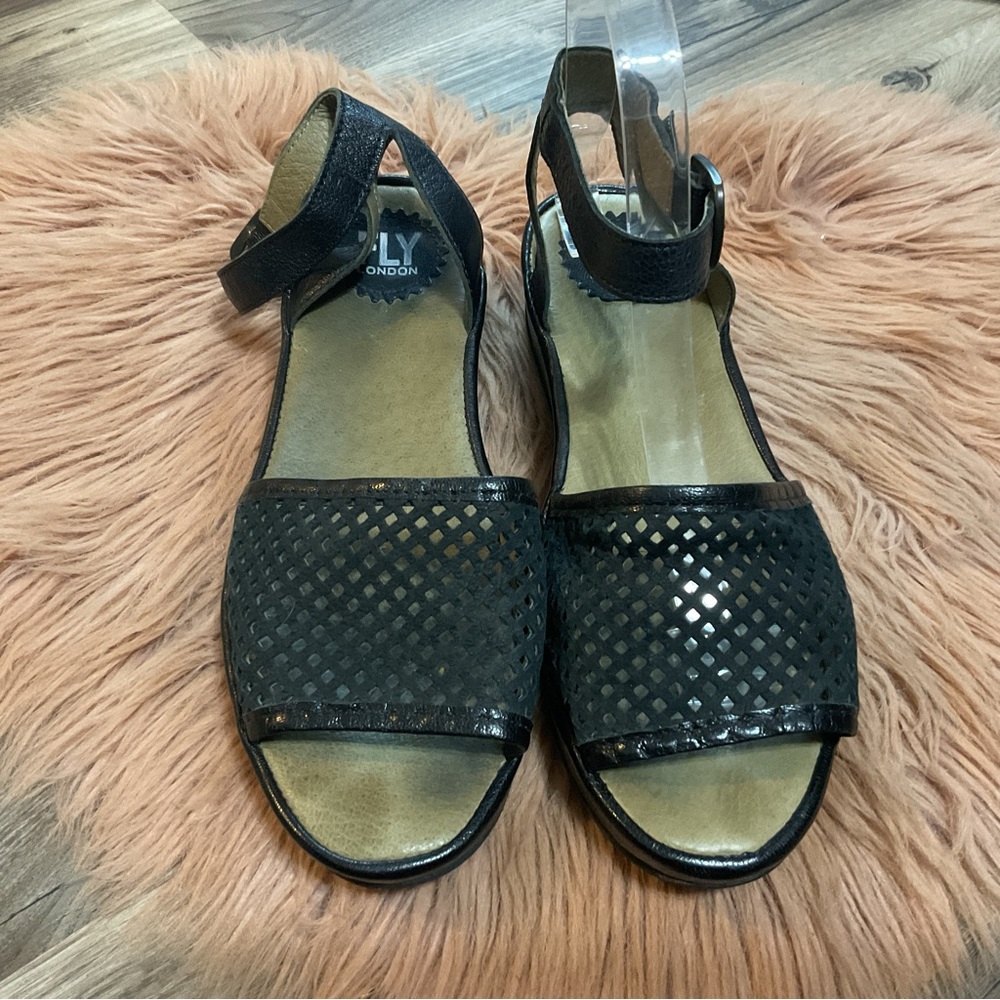 Fly Lond Black Leather Sandals Size 7